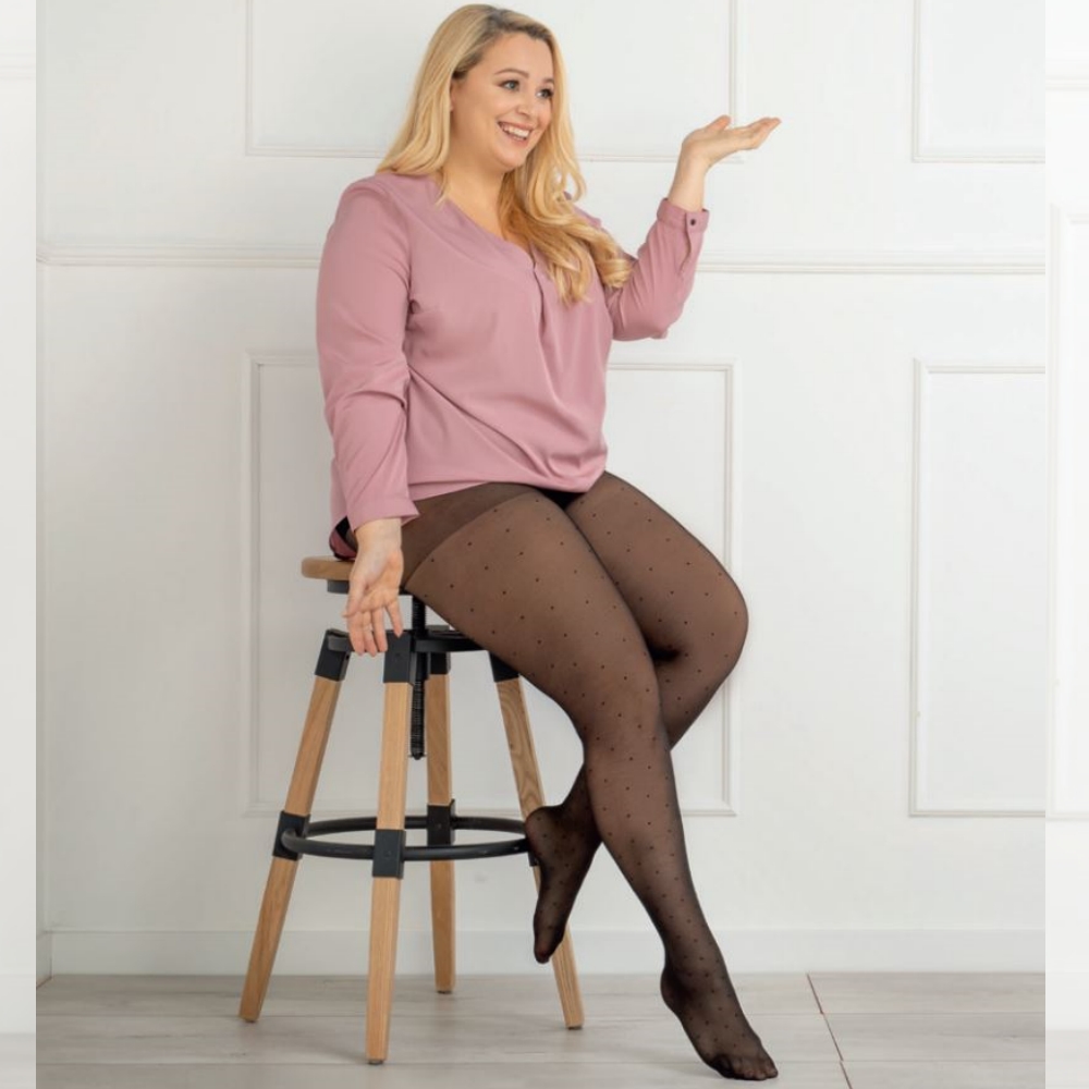 grote-maten-panty-met-stippen