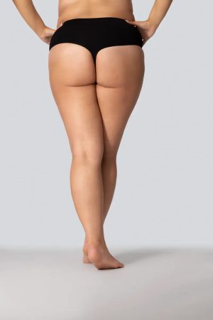 queen-size-mid-waisted-smoothwear-thongs-zwart