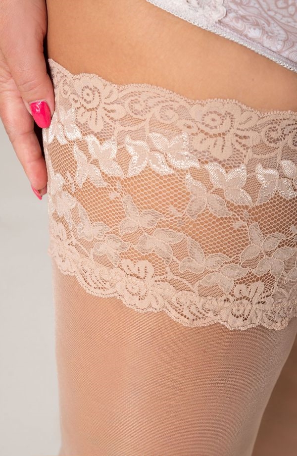 grote maat stay up kousen met kanten boord -in de kleur beige